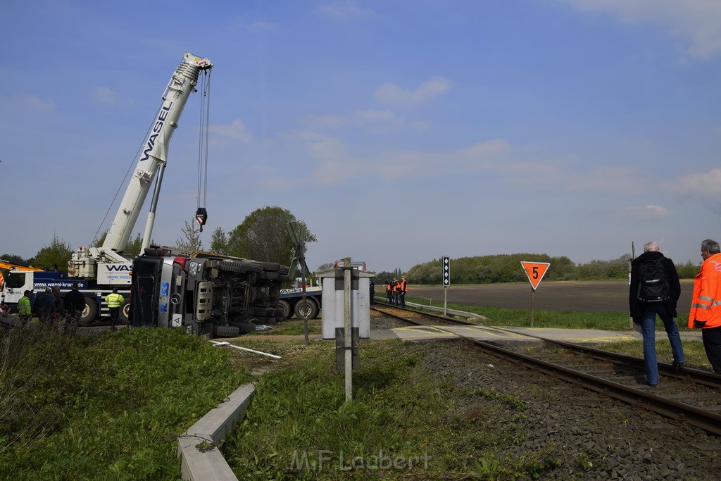 Schwerer VU LKW Zug Bergheim Kenten Koelnerstr P441.JPG - Miklos Laubert